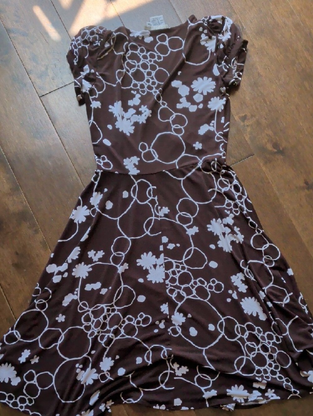 Brown Floral Wrap Dress with Puff Sleeves - Picture 3 of 3